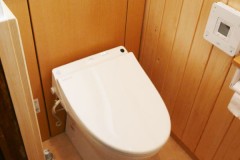 木の温もりがあるトイレに