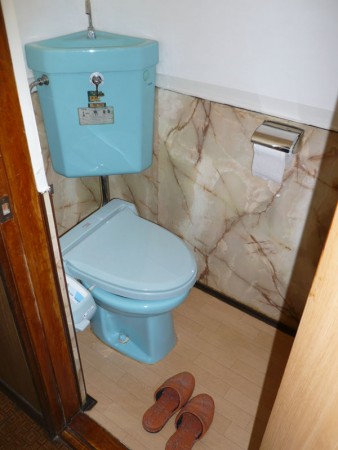 木の温もりがあるトイレに