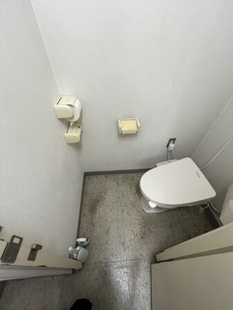 デザインと機能性を追求した事務所トイレリフォーム
