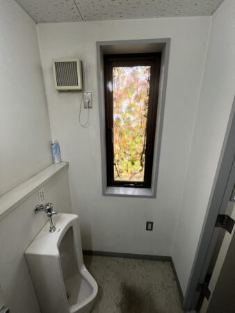 デザインと機能性を追求した事務所トイレリフォーム