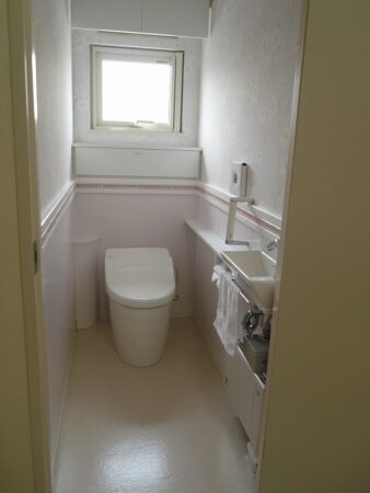 お手入れしやすく、清潔感あふれるトイレへ